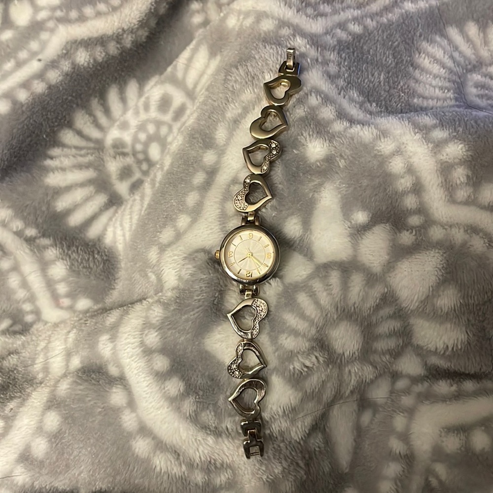 WOMEN'S SILVER WRISTWATCH with Jeweled Hearts, FMDWS005